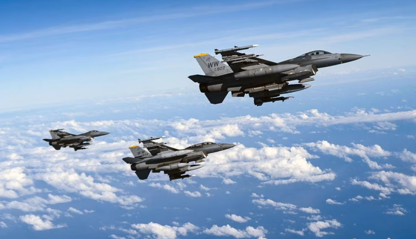 Northop Grumman testet elektronisches Kampfführungssystem Viper AN/ALQ-257 für F-16-Kampfflugzeuge im Emulator der US Air Force