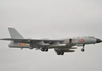 Chinas H-6-Atombomber und Russlands Tu-95 sind ...