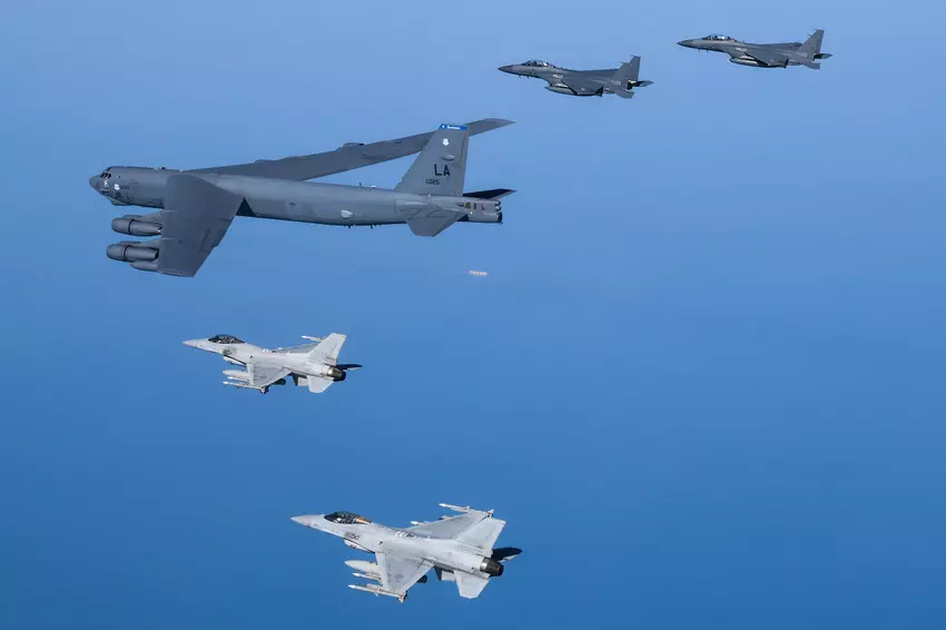 B-52H Stratofortress-Atombomber kehren für Übungen mit F-35A-, F-16-, F-15E- und KF-16-Jägern in die Republik Korea zurück