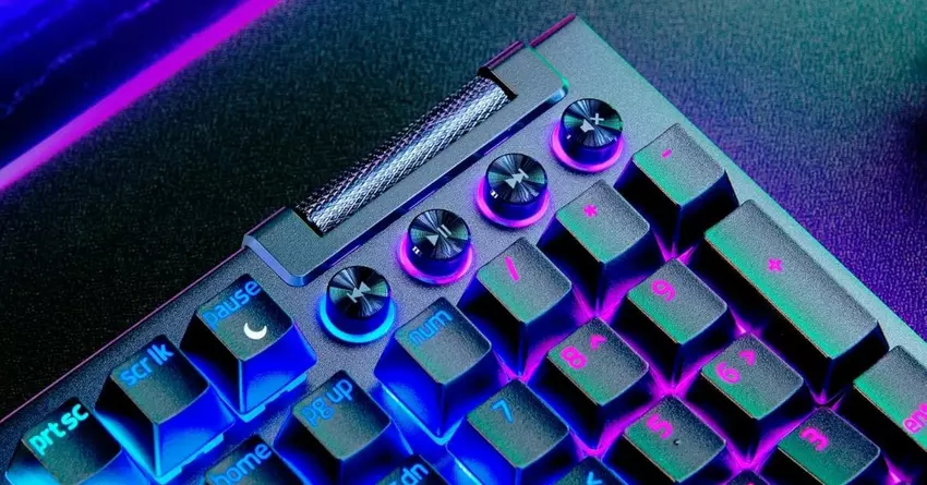 Razer BlackWidow V4 Pro Mechanische Tastatur mit linearen Switches