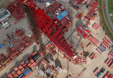 Der stärkste Landkran der Welt wurde ...