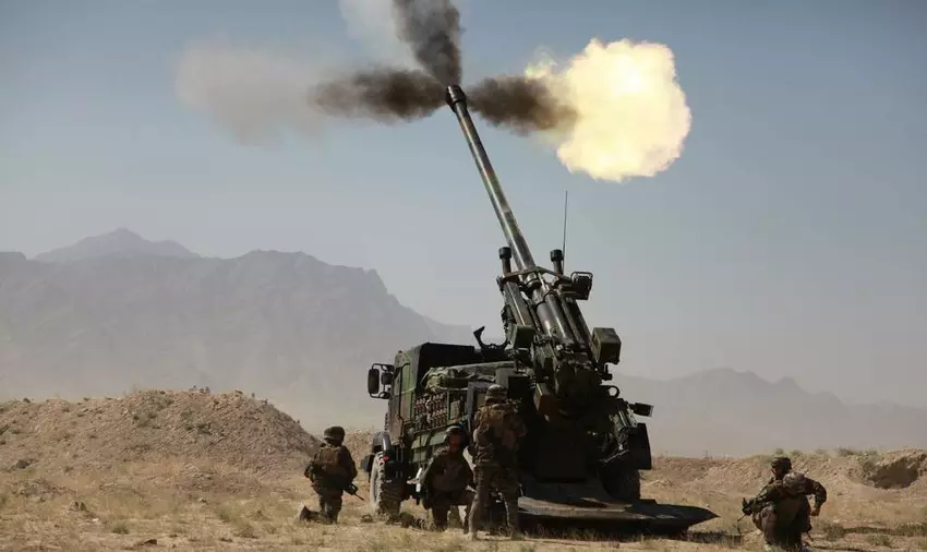 Nexter liefert im Rahmen eines 200-Millionen-Euro-Auftrags das erste Los von Panzerhaubitzen des Typs CAESAR an die marokkanische Armee