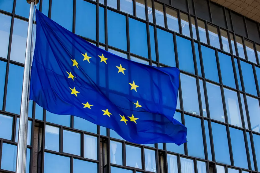 EU will Zusammenarbeit mit Japan bei KI und Chips intensivieren, um Abhängigkeit von China zu verringern