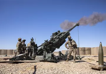 Die Panzerhaubitze M777 zerstört Russlands seltenste ...