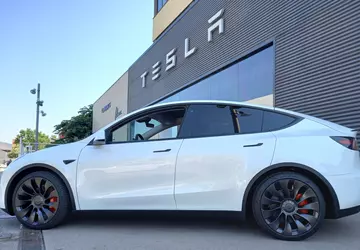 Tesla ruft 1,8 Millionen Fahrzeuge wegen ...