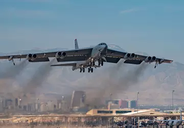 Die USA haben vier B-52H Stratofortress-Atombomber ...