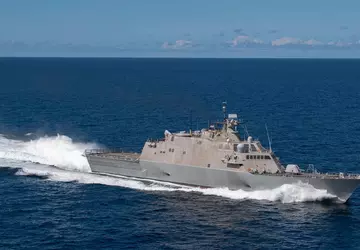 Die US-Marine hat zwei Küstenkampfschiffe der ...