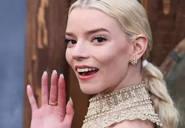 Schauspielerin Anya Taylor-Joy konnte keine Selfies ...