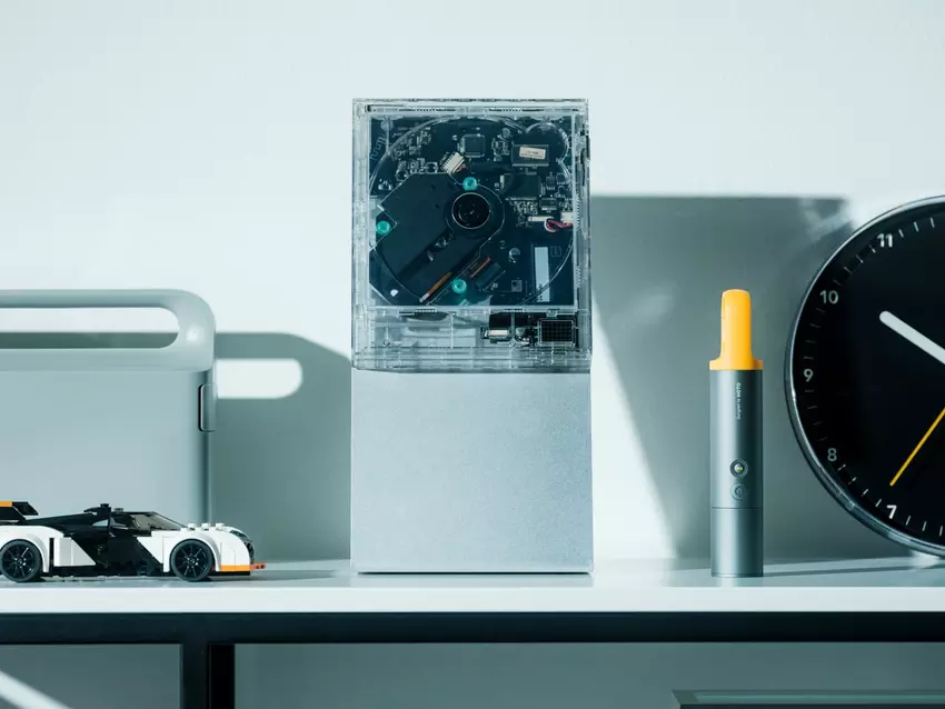 ClearFrame transparenter CD-Player mit Disc-Rotation