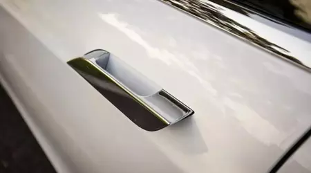 Tesla könnte gezwungen sein, zurückziehbare Türgriffe nach einer Reihe von hochkarätigen Unfällen aufzugeben