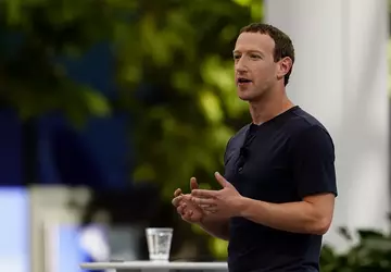 Meta entwickelt AR-Brille mit Hologramm und ...