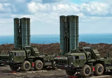 Ukrainische Kamikaze-Drohnen treffen das 1,2 Milliarden ...