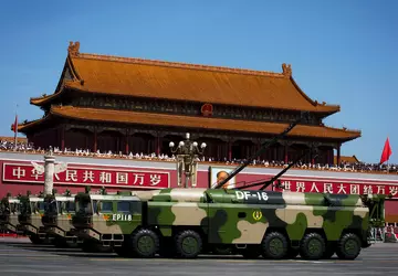 China schießt DF-17 Hyperschallrakete 120 km ...