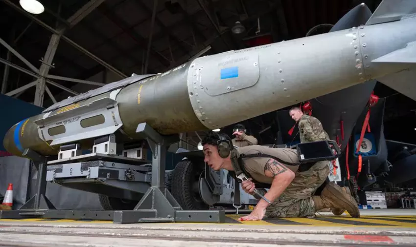 Boeing erhielt fast 7,5 Milliarden Dollar für die Herstellung von JDAM-Bausätzen, davon 228,8 Millionen Dollar für ausländische Kunden