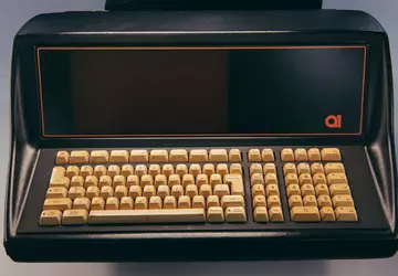 Reinigungsfirma findet beim Putzen des Hauses ...