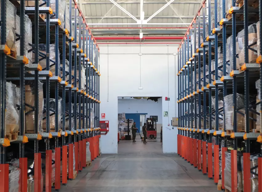 Spanien schickt fünf Flugzeuge mit Munition für großkalibrige Artilleriesysteme in die Ukraine