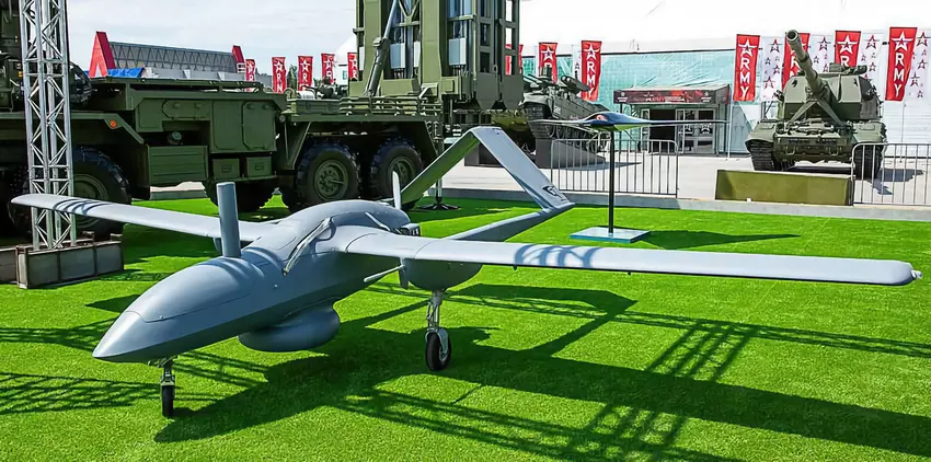 Die ukrainischen Streitkräfte haben eine seltene russische Korsar-Drohne zerstört, deren Design dem der Bayraktar TB2 ähnelt. Die Drohne existierte in 3 Exemplaren