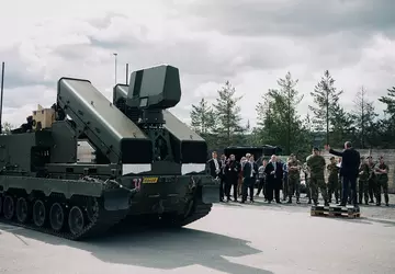Kongsberg stellt das selbstfahrende Flugabwehrraketensystem NASAMS ...