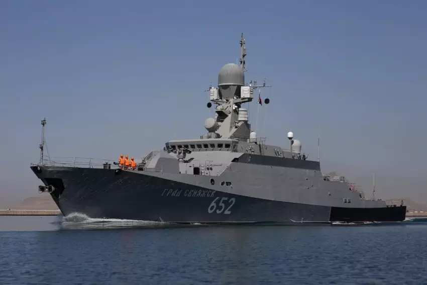 DIU trifft Kalibriv-Trägerschiff mit einem kombinierten Drohnenangriff