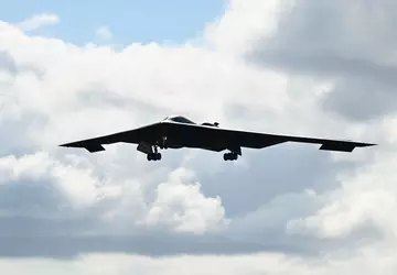 Die US-Luftwaffe hat B-2A Spirit-Atombomber nach ...