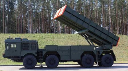 Belarus hat Polonez-M-Mehrfachraketenwerfer erhalten, die Raketen mit einer Reichweite von bis zu 300 Kilometern mit Nuklearsprengköpfen einsetzen können.