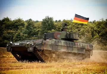 Deutschland hat 18 Puma BMPs im ...