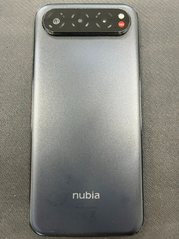 Echtes Foto des Nubia Air