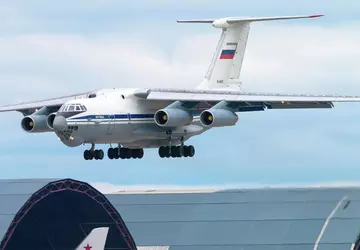Das Militärflugzeug Il-76 stürzte bei Trainingsflügen ...