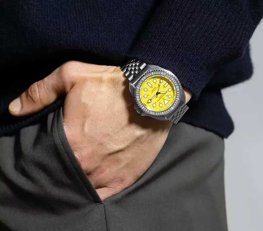 Die JB200 Aquastrike Uhr am Handgelenk. Illustration: Jacques Bianchi