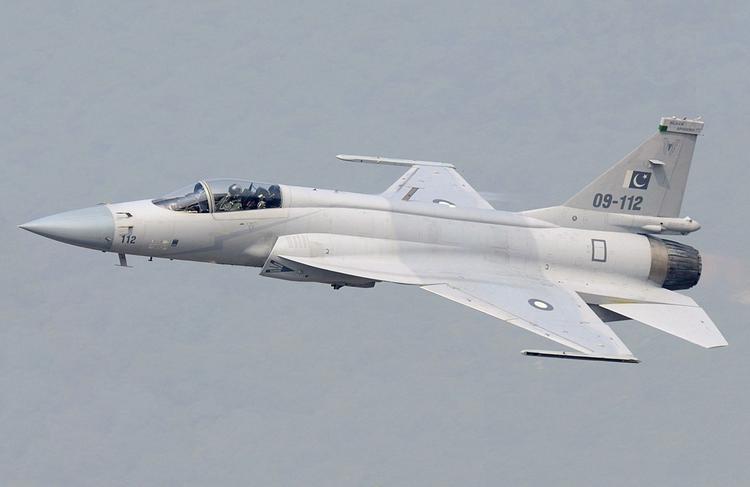 Pakistan rüstet JF-17-Kampfflugzeuge mit chinesischen PL-15-Langstreckenraketen ...