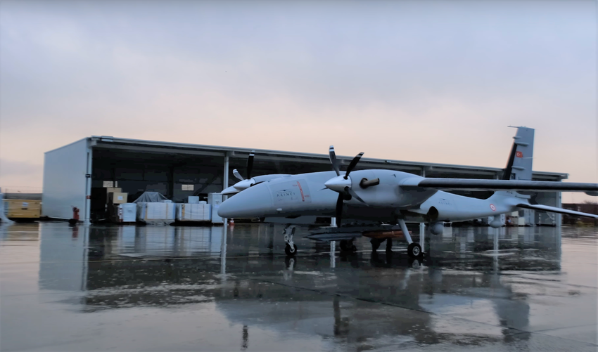Bayraktar Akinci setzte zum ersten Mal TOLUN ein - die Drohne zerstörte das Ziel aus einer Höhe von 8 km in einer Entfernung von 30 km
