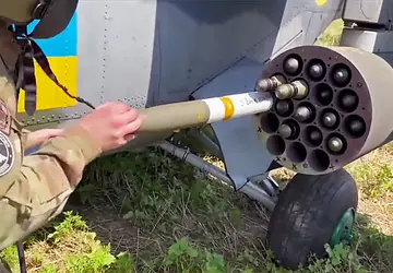 Die ukrainischen Streitkräfte zeigten das Laden ...