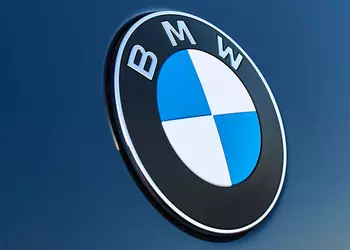 BMW hat ein aktualisiertes Emblem enthüllt ...