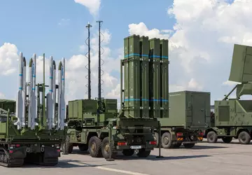 Die Ukraine wird 10 IRIS-T aus ...