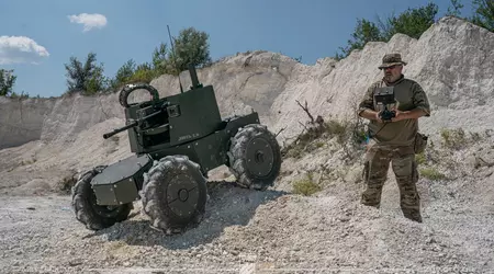 "Azov kämpft mit einer Bodendrohne mit einem "Rage 2.0" Maschinengewehr 