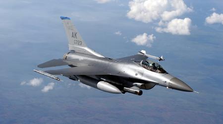  AGM-88 HARM, JDAM, AIM-120 AMRAAM und AIM-9 Sidewinder: Ukrainische F-16 werden mit modernen Waffen ausgestattet
