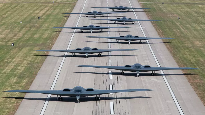 Die USA haben 40 % ihrer Flotte von B-2 Spirit-Atombombern gleichzeitig in den Himmel gehoben, was mehr als 2 Milliarden Dollar gekostet hat.