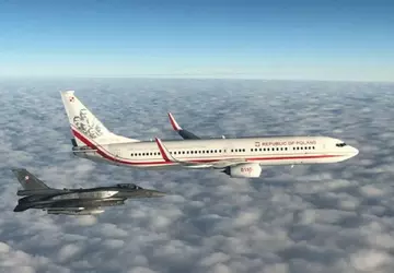 Polnische Spieler reisen in Begleitung von ...