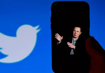 Elon Musk entließ die Hälfte der ...