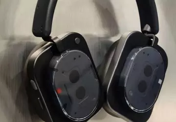 Das Headset von Nothing wird mit ...