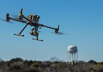 Die Streitkräfte erhalten fünf leistungsstarke Drohnen ...