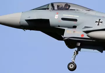 Deutscher Eurofighter Typhoon-Kampfjet nach Kollision mit ...