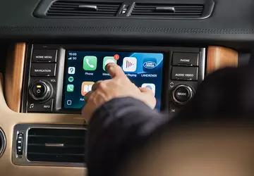 Das offizielle Infotainment-System mit Apple CarPlay ...