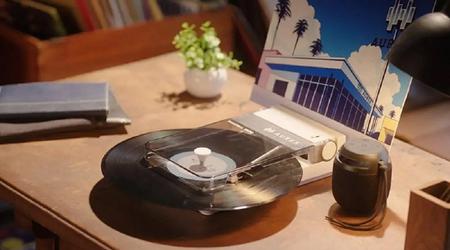 Toshiba hat den tragbaren Plattenspieler Aurex AX-RP10 vorgestellt, mit dem Sie überall Musik hören können