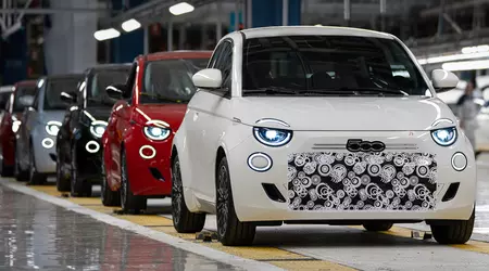 Der erste Fiat 500 Hybrid läuft in Turin vom Band