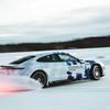 Porsche Taycan GTS auf Eis.
