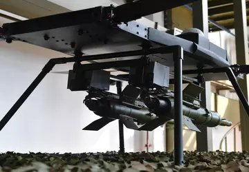 Eine Drohne, die Raketen tragen kann, ...