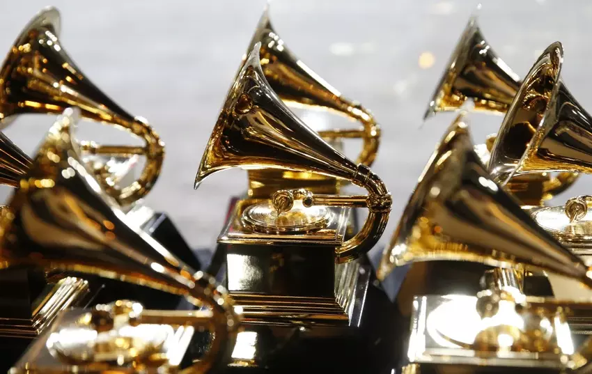 Die Grammys werden einen viralen Song mit Gesang von Drake und The Weeknd, der von einer künstlichen Intelligenz erstellt wurde, für die Preisverleihung berücksichtigen