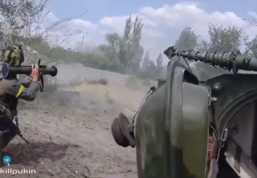 Ein Kämpfer der „Fremdenlegion“ zeigte einen ...