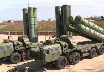 Russische Armee setzt S-300 Boden-Luft-Raketensystem mit ...